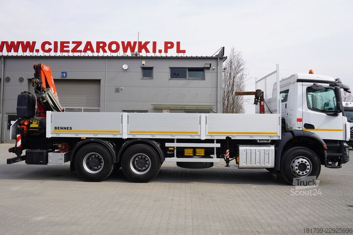 Πλατφόρμα με γερανό Mercedes-Benz Arocs 2633 flatbed truck / Crane FASSI