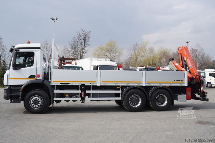 Πλατφόρμα με γερανό Mercedes-Benz Arocs 2633 flatbed truck / Crane FASSI