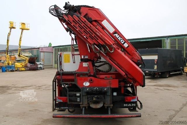 Kamyon üzerine monteli vinç MAN 26.500 6x2 KRAN HLK 201 HP a3 Nr: 687