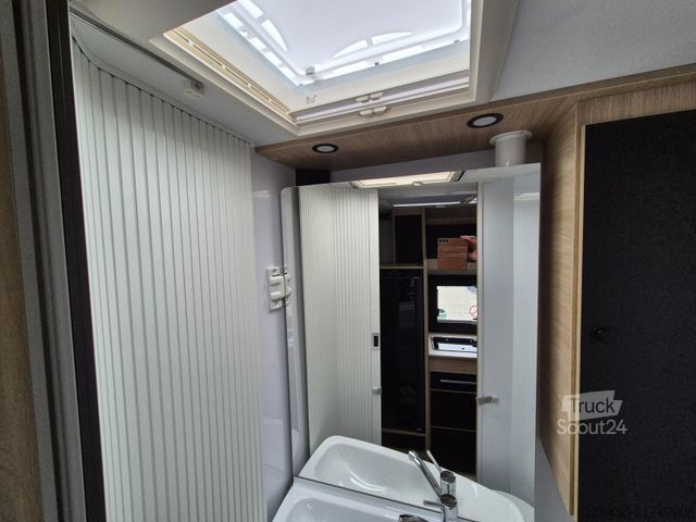 Pusiau integruotas kemperis CHAUSSON 627 Titanium Line Arctic/Hubbett/5 Gurtplätze