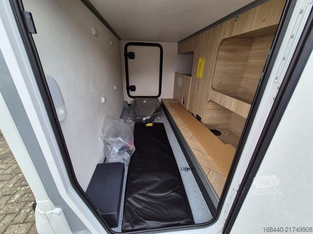 Pusiau integruotas kemperis CHAUSSON 627 Titanium Line Arctic/Hubbett/5 Gurtplätze