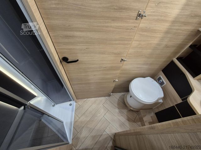 Camper semintegrato CHAUSSON Titanium Line 797 Hubbett/Arctic/Drive