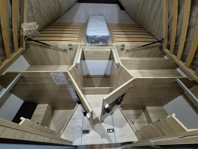 Camper semintegrato CHAUSSON Titanium Line 797 Hubbett/Arctic/Drive