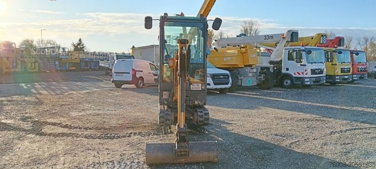 Mini-excavator Bobcat E17