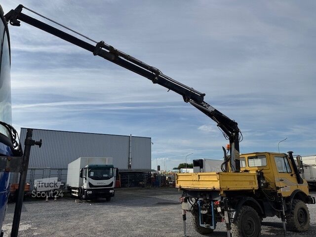 Furgão com grua montada em camião Unimog U 1000  427/10 Kran Hiab 090 KM: 8.600