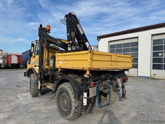 Furgão com grua montada em camião Unimog U 1000  427/10 Kran Hiab 090 KM: 8.600