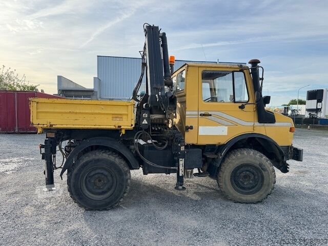 Furgão com grua montada em camião Unimog U 1000  427/10 Kran Hiab 090 KM: 8.600
