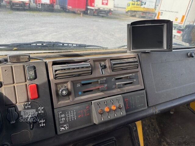 Jeřáb na nákladním automobilu Unimog U 1000 427/10 Kran Hiab 090 KM: 8.600