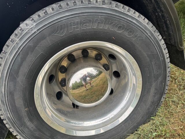 Hinuri nosturilla ja liukutasolla Scania 260 94G