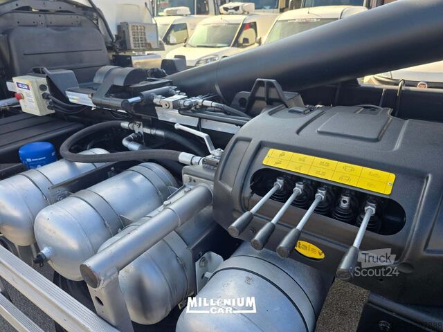 Kamion sa hooklift Iveco STRALIS HIWAY 460 GANCIO SCARRABILE BOB