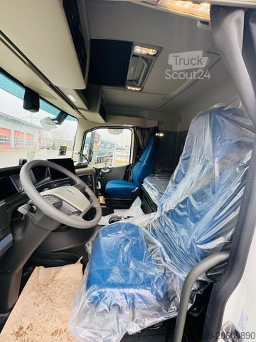 Tung lastbil VOLVO FH 500 8x4 Kran F710 RA2.27 Jib & Winde Sofort