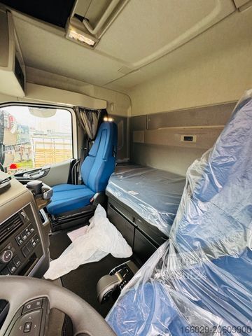 Autokran VOLVO FH 500 8x4 Kran F710 RA2.27 Jib & Winde Sofort