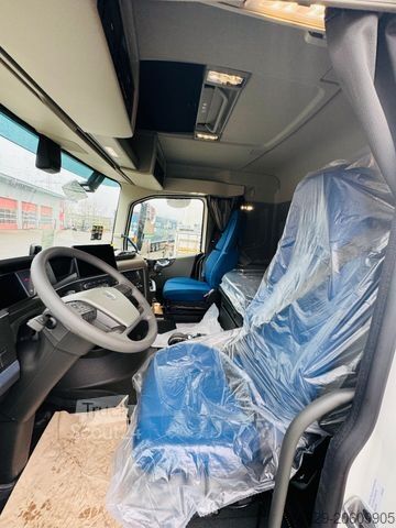 LKW mit Pritsche (offen) VOLVO FH 500 8x4 Kran F710 RA2.27 Jib & Winde Sofort