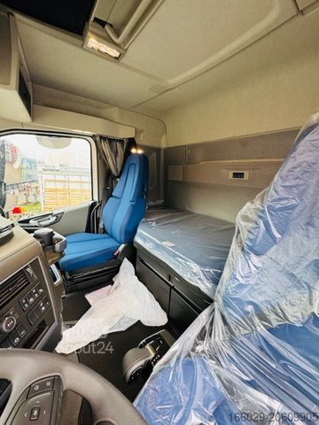 LKW mit Pritsche (offen) VOLVO FH 500 8x4 Kran F710 RA2.27 Jib & Winde Sofort