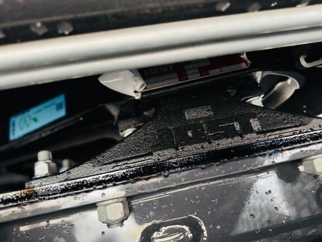 Autocarro con cassone fisso VOLVO FH 500 8x4 Kran F710 RA2.27 Jib & Winde Sofort