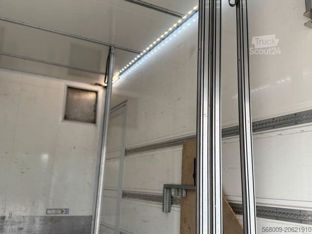 Transporter mit Koffer MERCEDES-BENZ sprinter