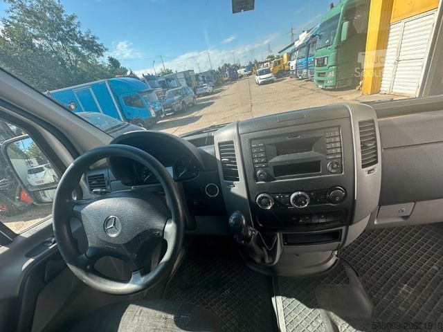 Transporter mit Koffer MERCEDES-BENZ sprinter