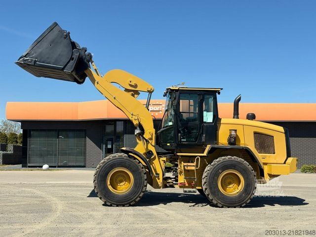 Wiellader CATERPILLAR 930M Radlader mit Schaufel 2.090 BTH