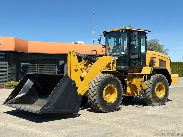 Wiellader CATERPILLAR 930M Radlader mit Schaufel 2.090 BTH