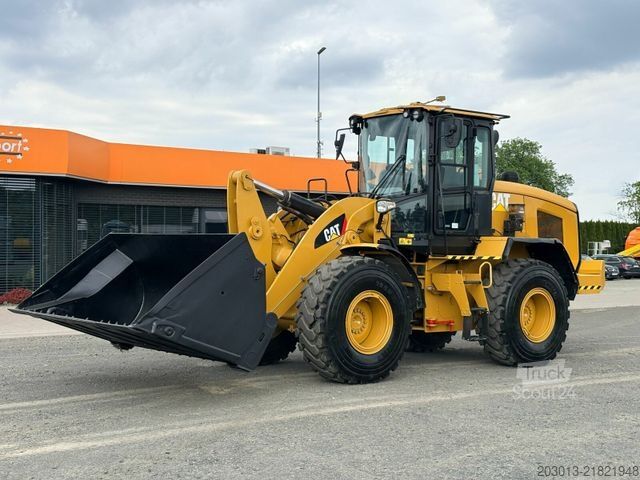 Wiellader CATERPILLAR 930M Radlader mit Schaufel 2.090 BTH