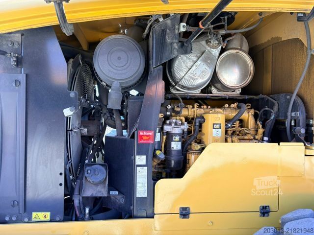 Wiellader CATERPILLAR 930M Radlader mit Schaufel 2.090 BTH