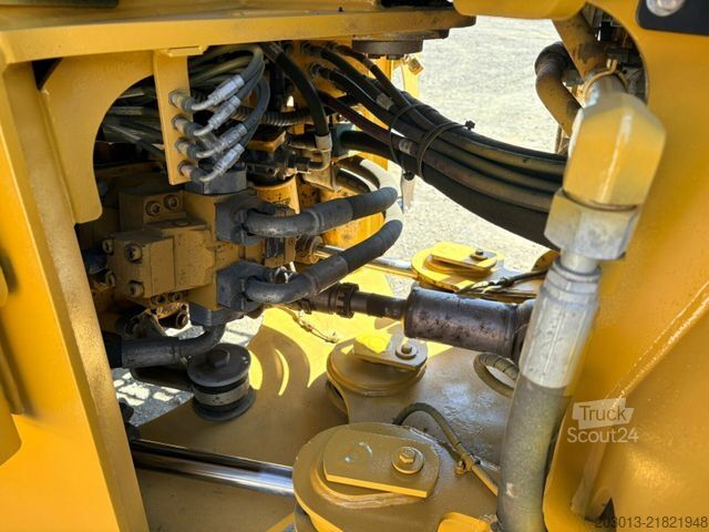 Колісний навантажувач CATERPILLAR 930M Radlader mit Schaufel 2.090 BTH