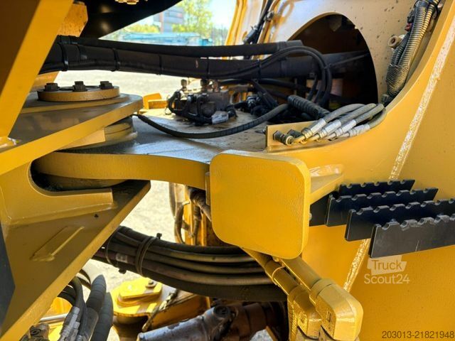 Wiellader CATERPILLAR 930M Radlader mit Schaufel 2.090 BTH