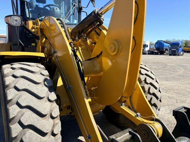 Колісний навантажувач CATERPILLAR 930M Radlader mit Schaufel 2.090 BTH