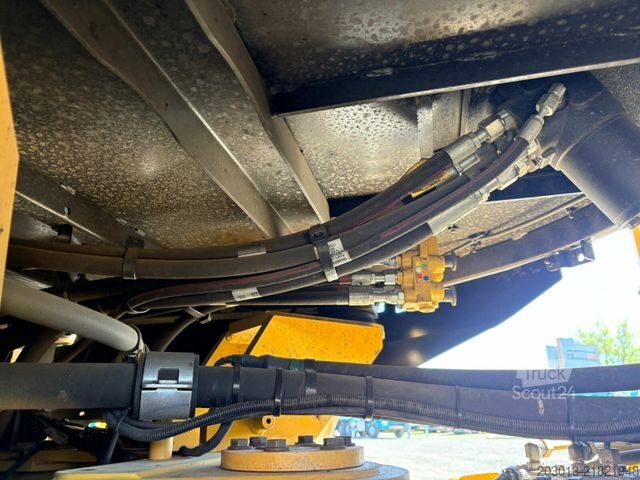 Колісний навантажувач CATERPILLAR 930M Radlader mit Schaufel 2.090 BTH