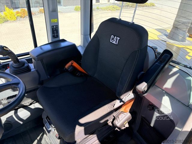 Колісний навантажувач CATERPILLAR 930M Radlader mit Schaufel 2.090 BTH