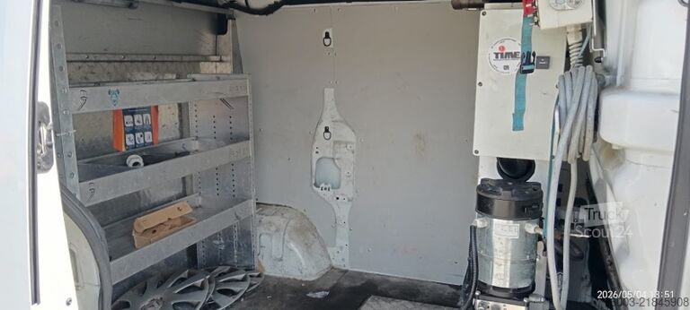 фургон-бокс Renault Trafic France Elevateur 091 FCC - 9m -