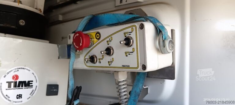 фургон-бокс Renault Trafic France Elevateur 091 FCC - 9m -