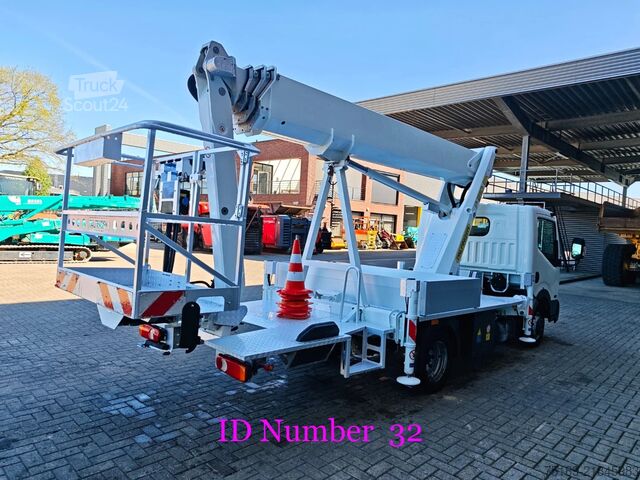 Hefplatform Nissan Cabstar 35.12 NT400 Palfinger P210 BK