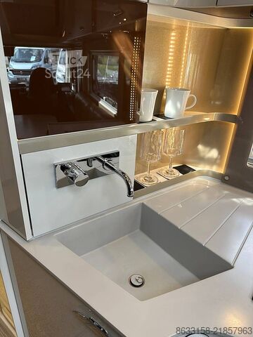 інтегрований автокемпер Bürstner Elegance I 920 G