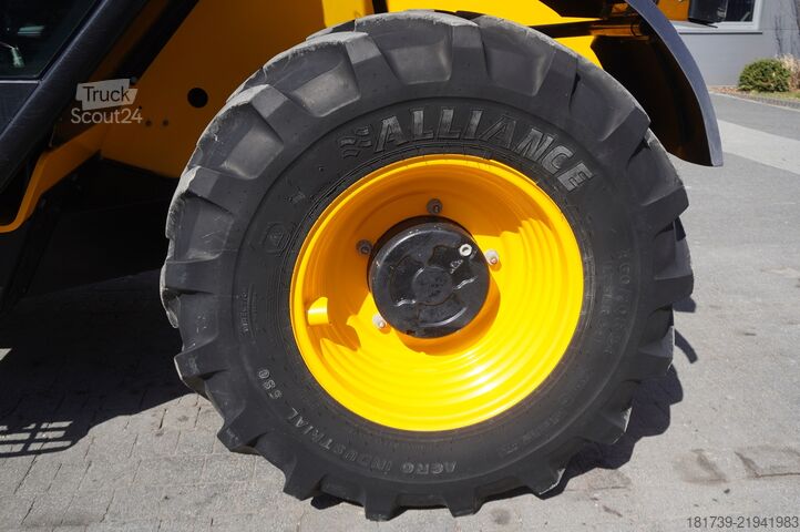 Телескопічний навантажувач JCB 526-56 AGRI Plus / 5.6 m / joystick
