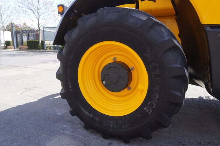 Телескопічний навантажувач JCB 526-56 AGRI Plus / 5.6 m / joystick
