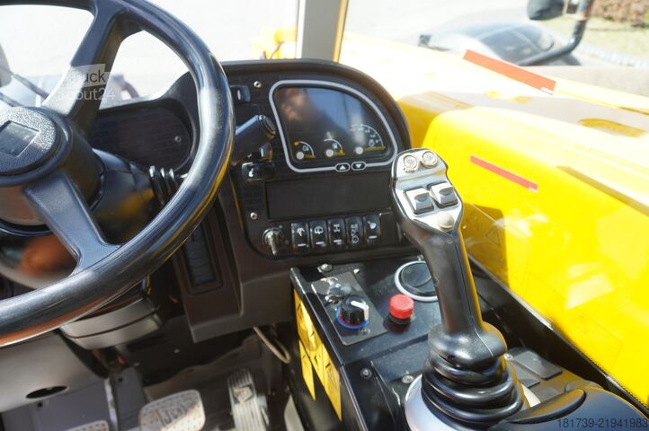 Телескопічний навантажувач JCB 526-56 AGRI Plus / 5.6 m / joystick