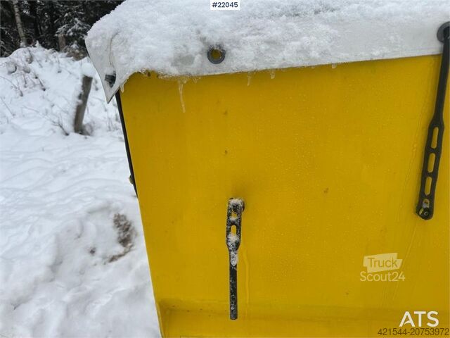 Distribuidor de sal/areia Vama. Pouco uso! Vama salt/sand spreader. Lightly used!