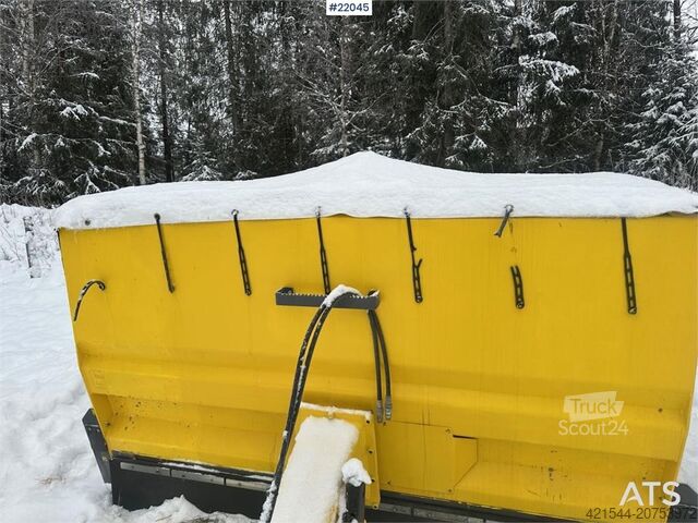 Distribuidor de sal/areia Vama. Pouco uso! Vama salt/sand spreader. Lightly used!