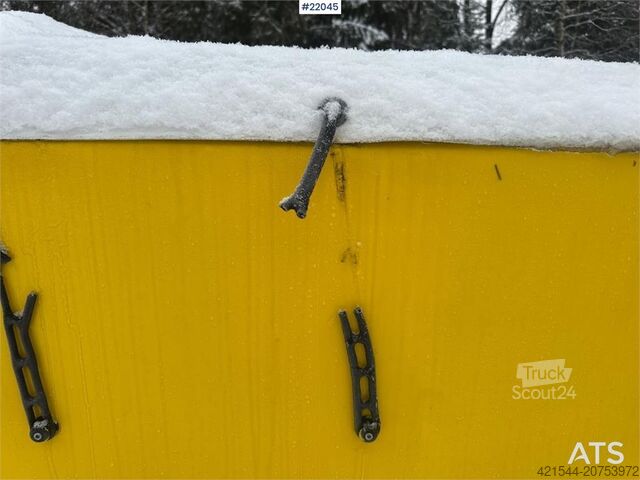 Distribuidor de sal/areia Vama. Pouco uso! Vama salt/sand spreader. Lightly used!