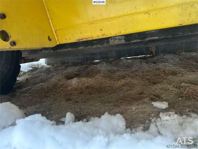 Distribuidor de sal/areia Vama. Pouco uso! Vama salt/sand spreader. Lightly used!