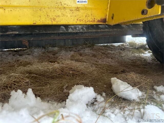 Distribuidor de sal/areia Vama. Pouco uso! Vama salt/sand spreader. Lightly used!