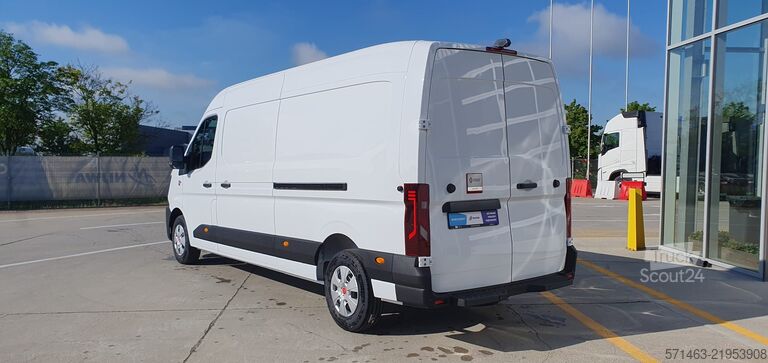Panelinis furgonas Renault Master 170 KM L3H2 Red Edition