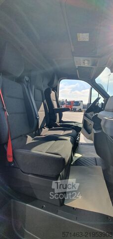 Panelinis furgonas Renault Master 170 KM L3H2 Red Edition