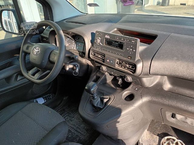 Tovorno vozilo za posebne namene Toyota Mod. Vers.