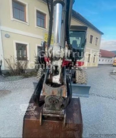 Mobilbagger TAKEUCHI TB 295 W / POWERTILT OQ45 / Planierschild