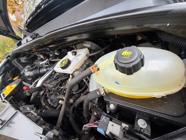 Panelová dodávka RENAULT Master 2,3 Dci Kasten L3H2 9.000 km Wie Neu!!