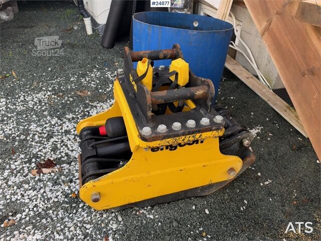 Engcon TG25HD Garra com engate S40. Engcon TG25HD Grapple with S40 hitch.