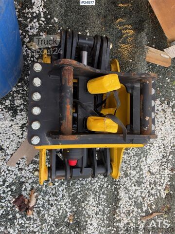 Engcon TG25HD Garra com engate S40. Engcon TG25HD Grapple with S40 hitch.