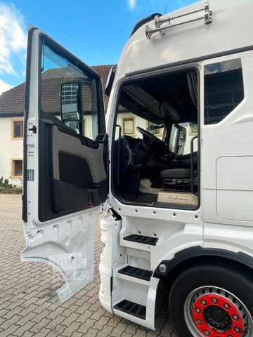 Tūrinis vilkikas MAN TGX18.510 GX LL Individual Lowliner ACC Retarder